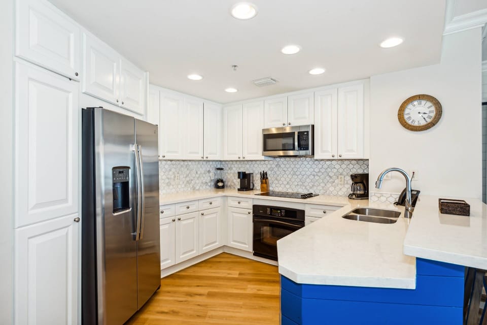 Gorgeous kitchen with updated appliances
