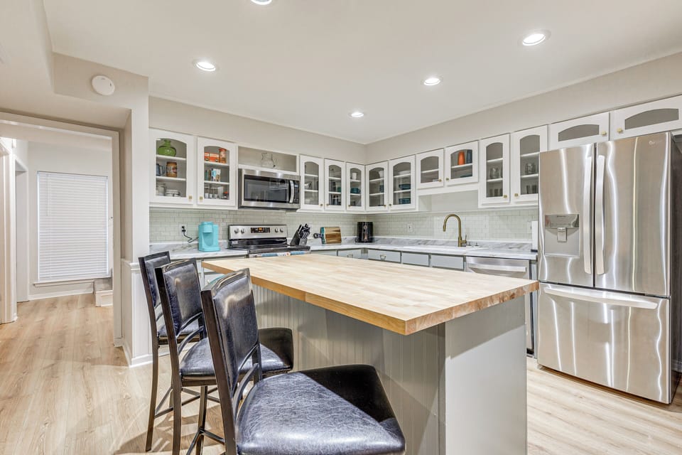 Kitchen | Cooking Basics | Dishwasher | Single-Serve Coffee Maker | 1st Floor