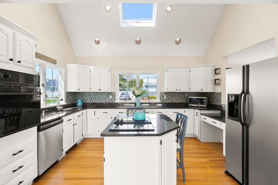 Large updated kitchen
