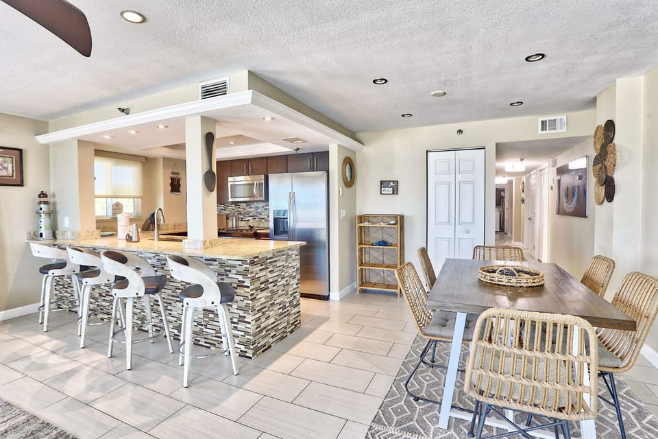 Kitchen/Dining Area