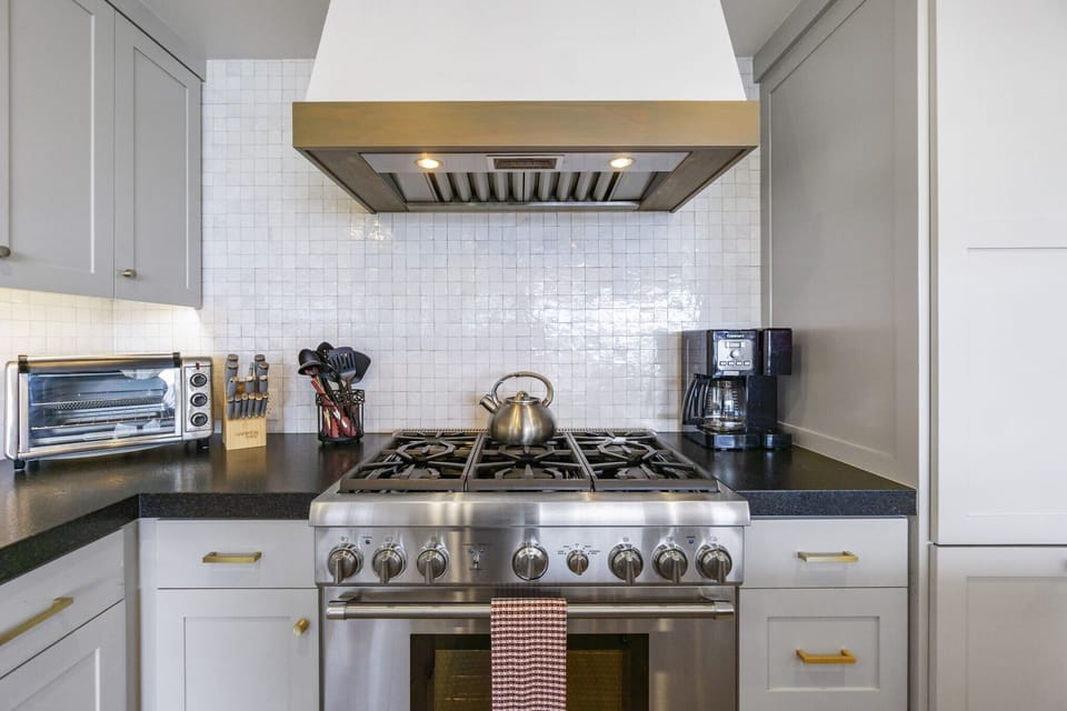 Kitchen Stove/Oven