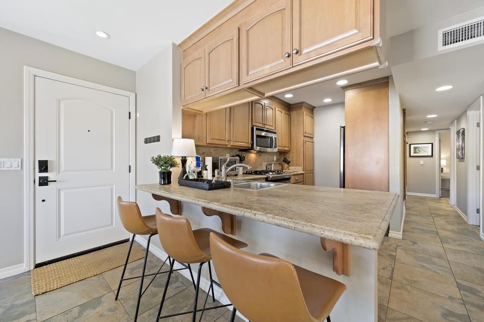 Breakfast bar seating & kitchen