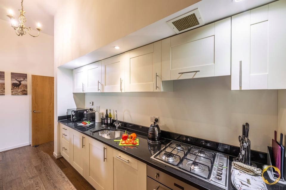 LARGE WELL DESIGNED KITCHEN