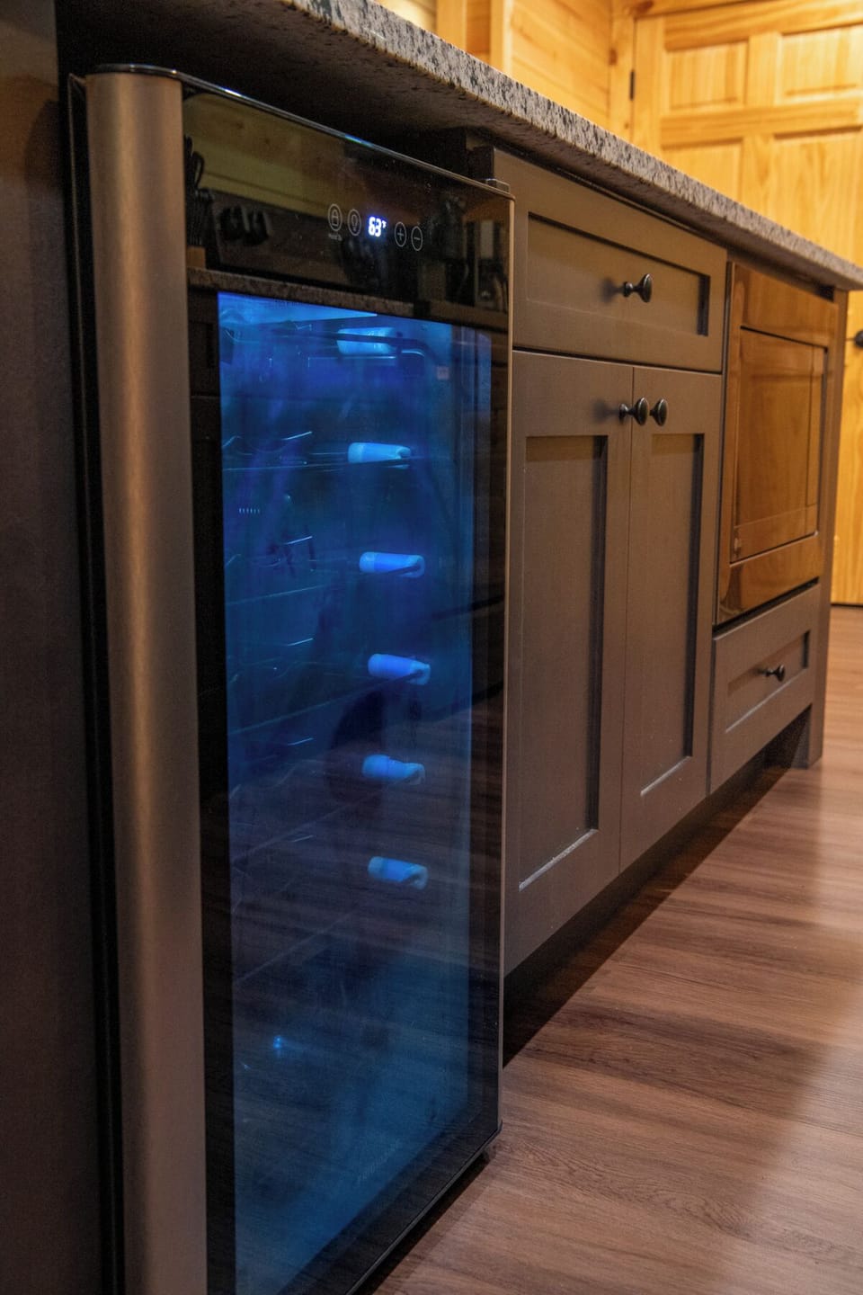 Smoky Retreat's fully-equipped kitchen