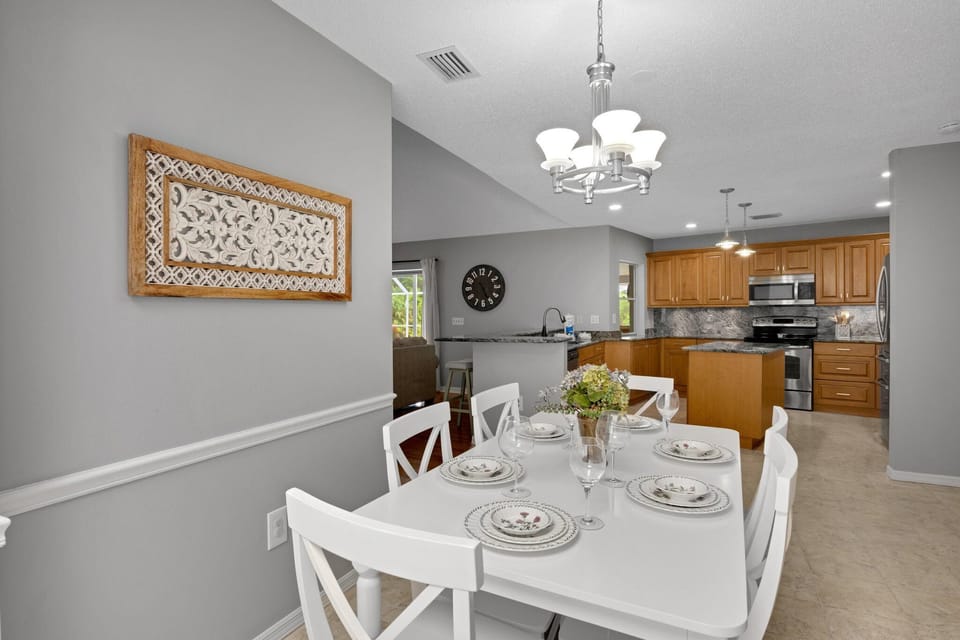 Dining Room 2 - Bright & Natural Lighting