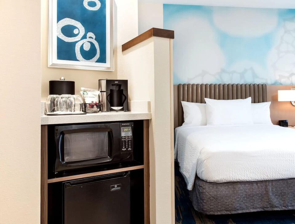 Unit with 2 Queen beds. Exact unit will be assigned upon arrival. Views, colors, and decor may vary.