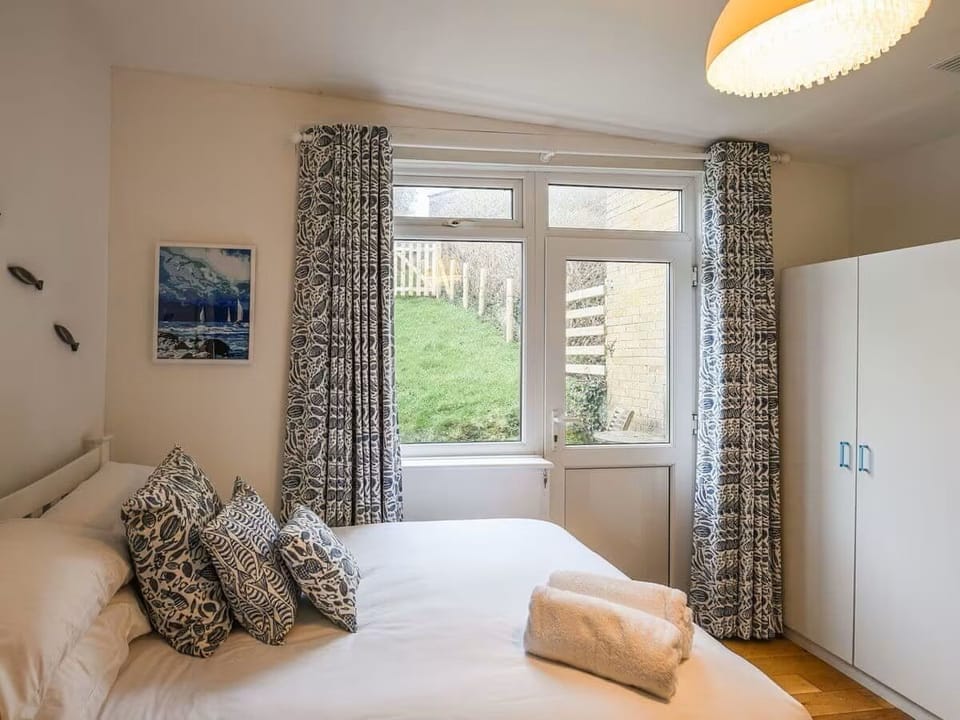 Double ebdroom with garden views