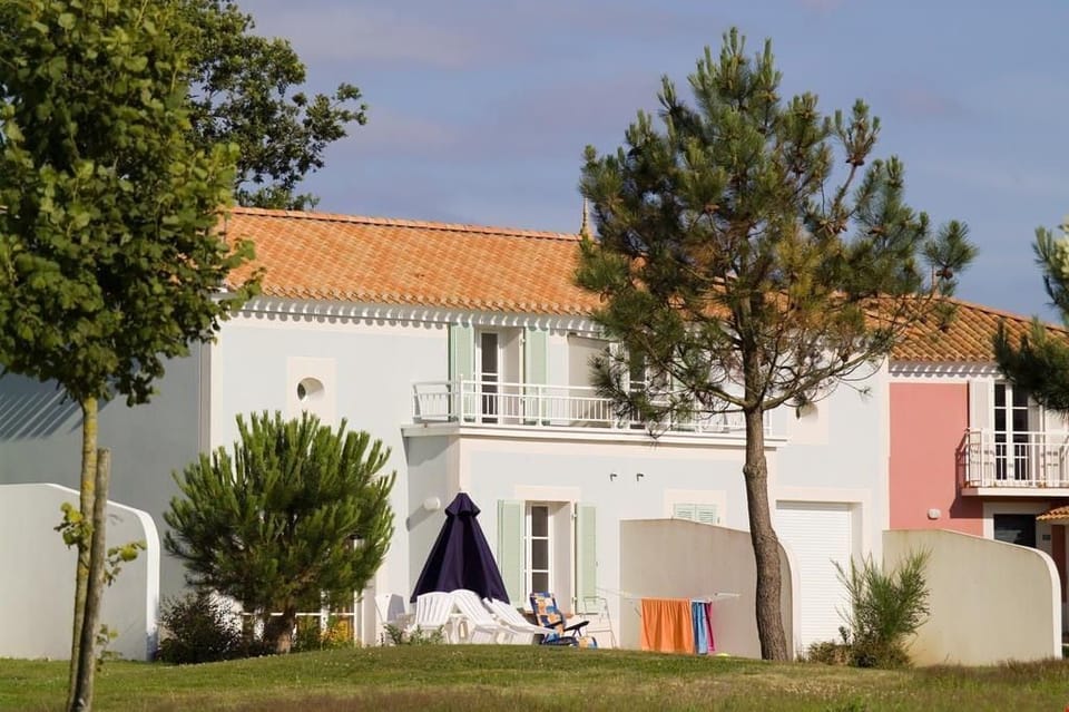 You will love the location of your holiday house, just 15km from the beaches of the Atlantic!