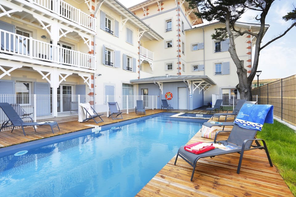 Sit around the pool and soak up the sun in the sun loungers.