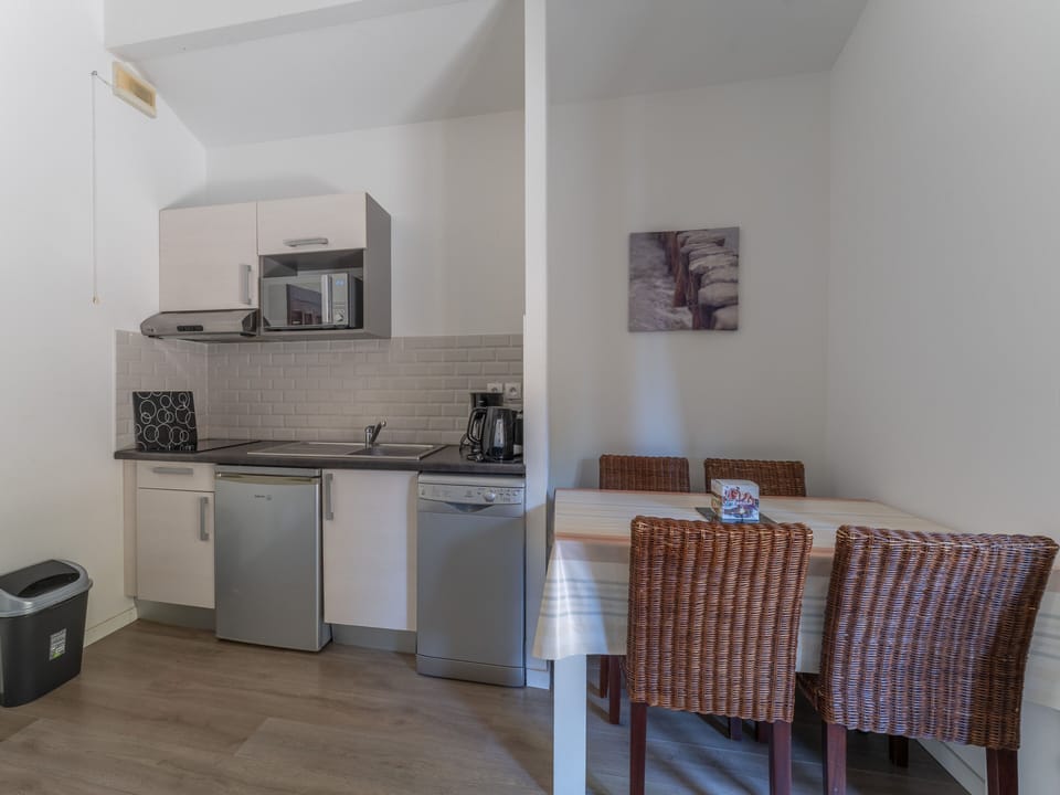 A second view of the open-plan kitchen and dining area, bright and practical for family meals between lake swims and forest walks.