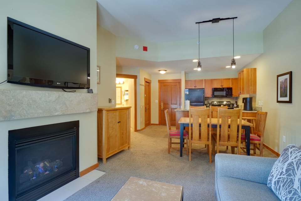 Furniture, Indoors, Living Room, Screen, Entertainment Center