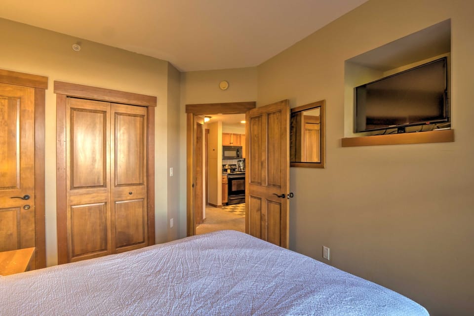 Indoors, Screen, Hardwood, Stained Wood, Bed