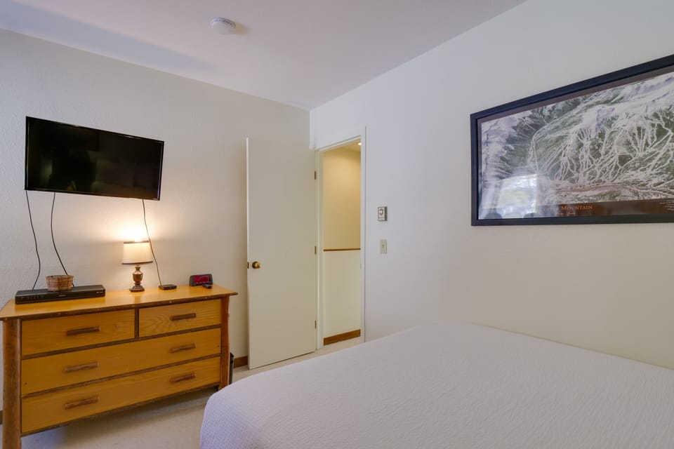 Screen, Indoors, TV, Cabinet, Furniture