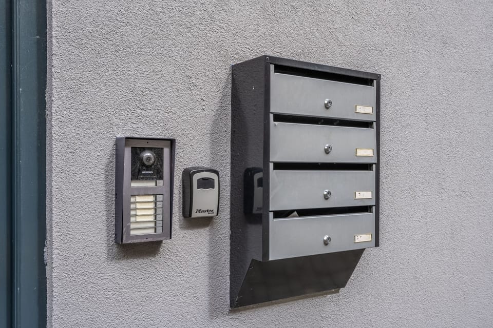 Flat 7D - Lockbox