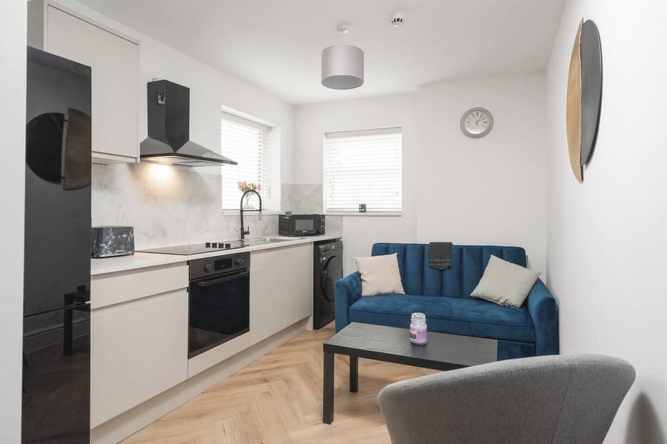 A bright, practical space with a comfy sofa bed, compact kitchenette, and washing machine — perfect for short stays or work trips. The kitchenette includes all the essentials for easy meals, while the sofa bed adds extra flexibility for guests.