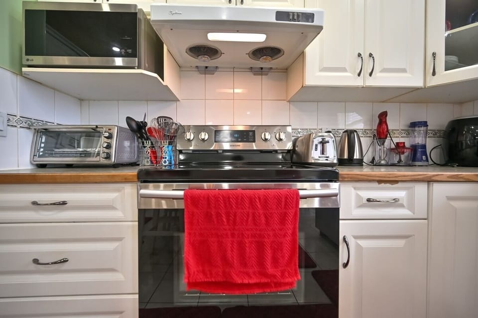 Full kitchen with new appliances. 