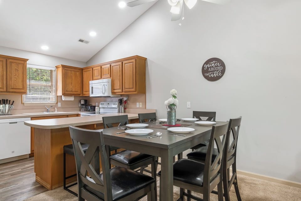 Dining Area includes a Table for 4 and Bar Seating for 2