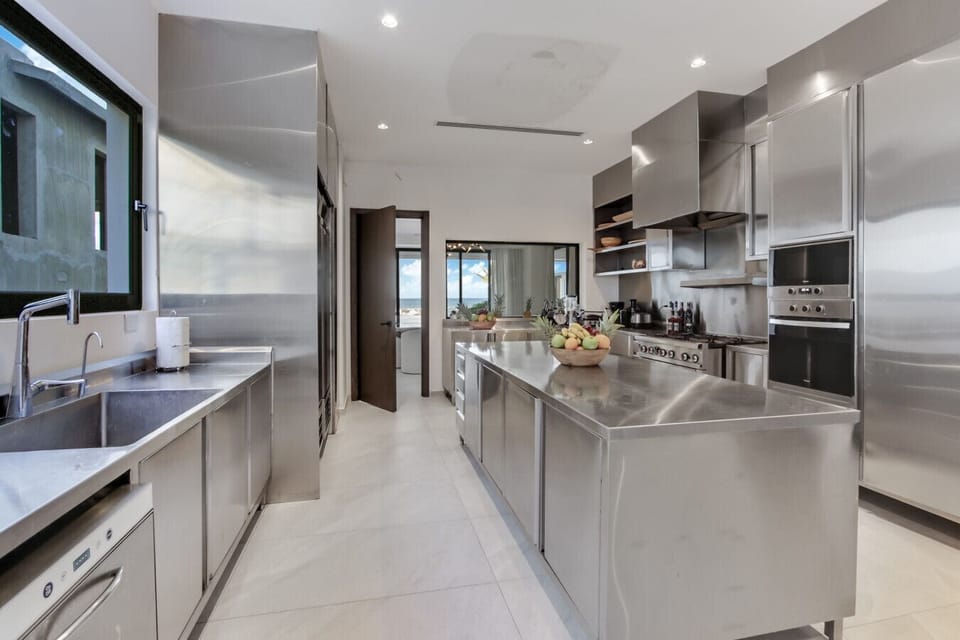 Vida Bella Estate: Chef`s kitchen including a private chef