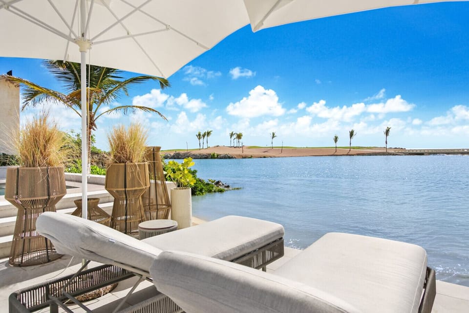 Vida Bella Estate: Private beach with view of Las Iguanas golf course