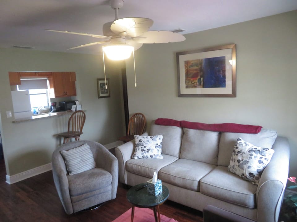 Our sparkling clean livingroom is cozy and comfortable 