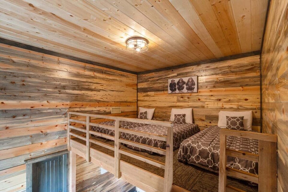 Upstairs bedroom #5 (sleeps 5)