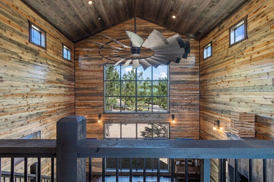 Upstairs game room loft