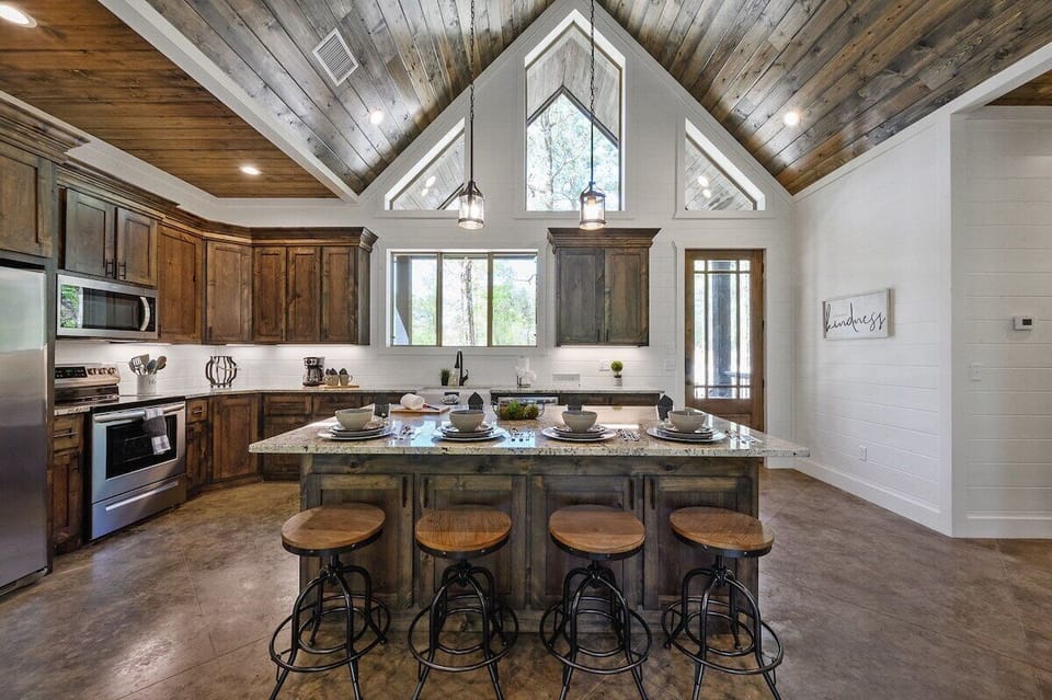 Breakfast bar seats 4 with fully stocked kitchen