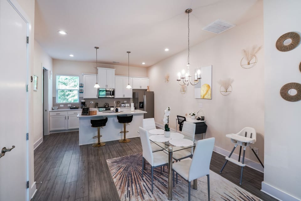 Open concept dinning room and kitchen