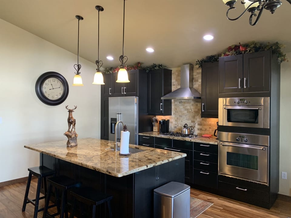 Granite countertops & stainless appliances in kitchen