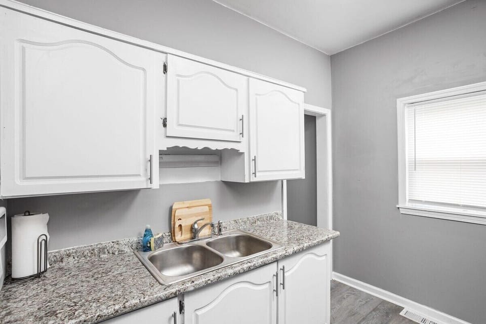 Keep your surrounding space tidy using any of our supplied cleaning amenities.