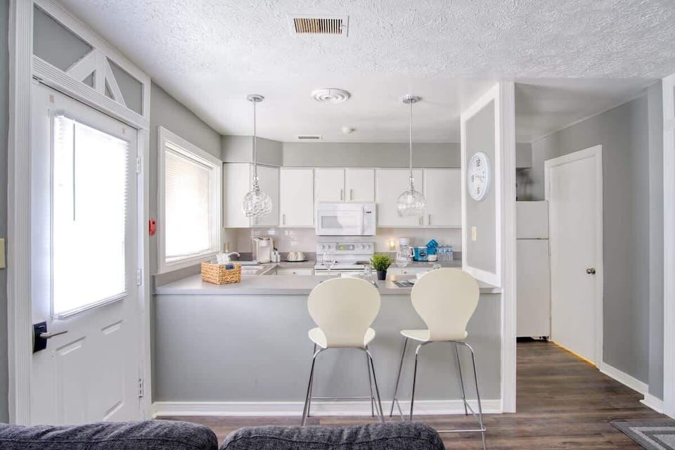 Breakfast Bar Seating | A Simple Spot to Eat, Chat, or Plan the Day
