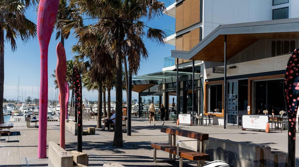 Shell Cove Marina - 10 min drive