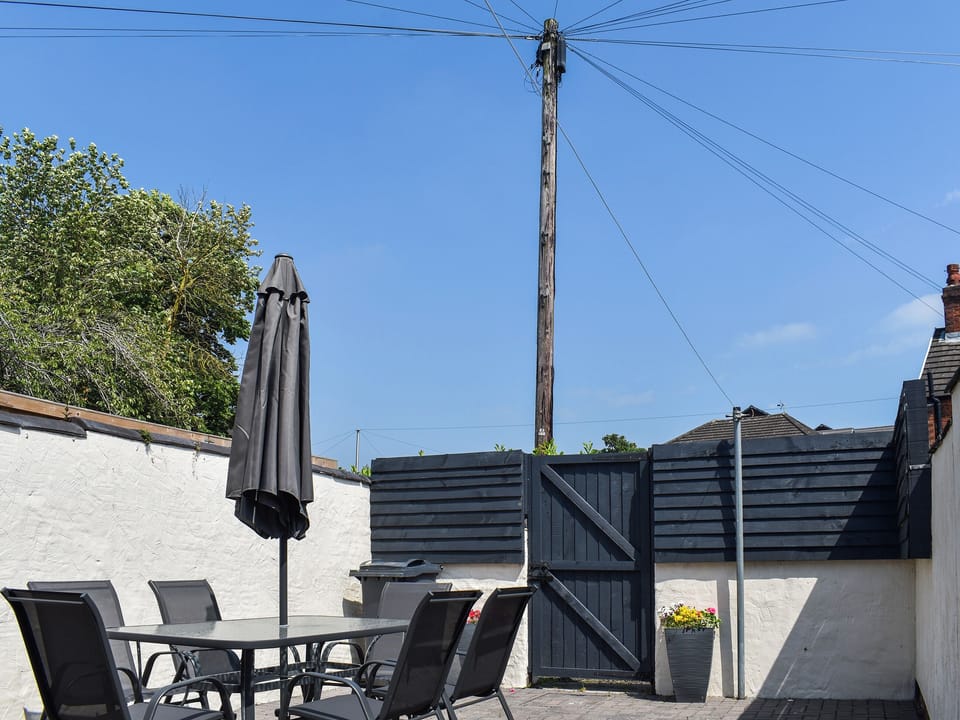 Sitting-out-area | No12, Mold