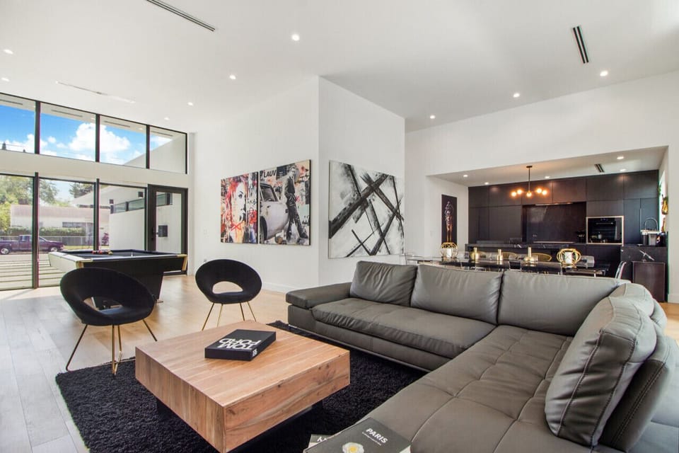 The perfect open setting for a family or friends Miami getaway.