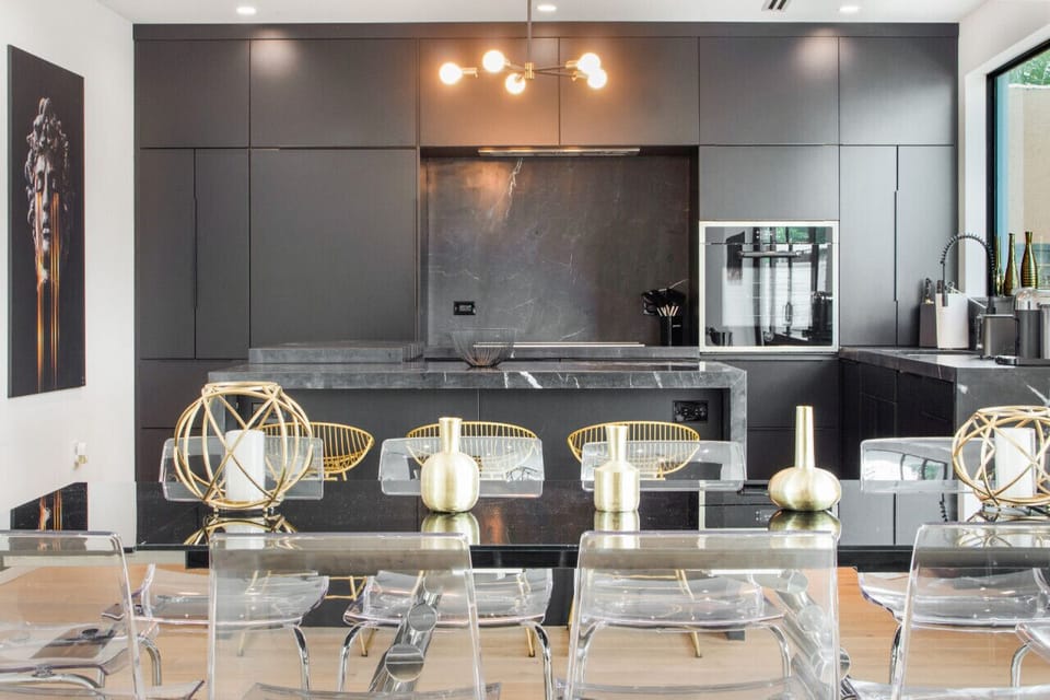 Sleek and sophisticated dining. Perfect for hosting stylish dinners.