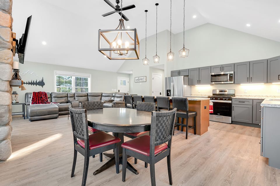 Architecture, Building, Dining Room, Dining Table, Furniture