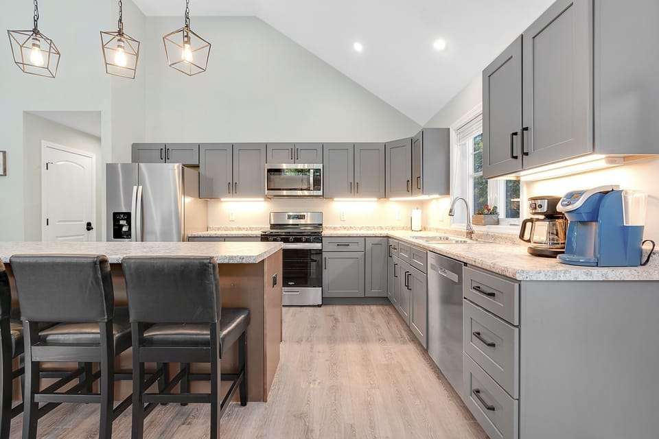 Indoors, Kitchen, Kitchen Island, Microwave, Oven