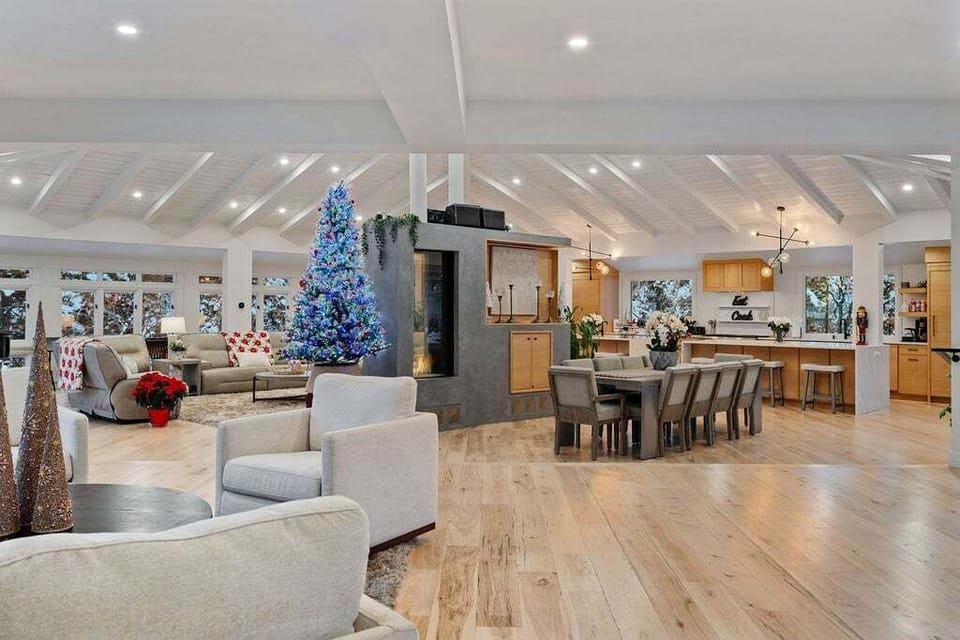 Architecture, Building, Dining Room, Dining Table, Furniture