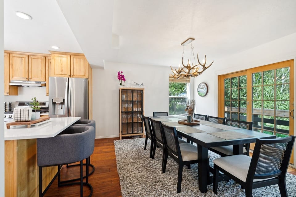 Dining Room, Dining Table, Furniture, Indoors, Table