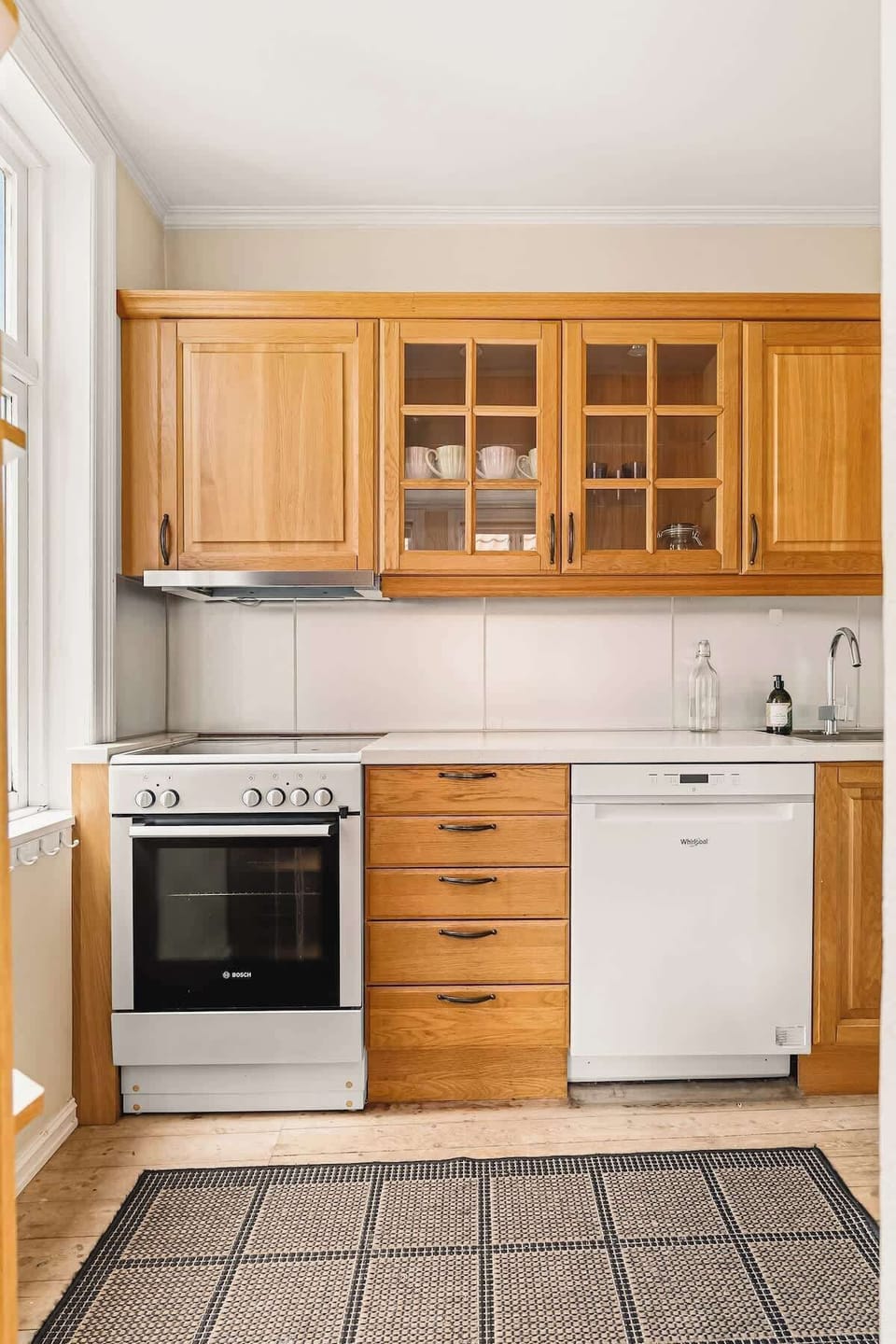 The kitchen includes an oven, cooktop, dishwasher, microwave, toaster, kettle, fridge, freezer, and other basic utensils.