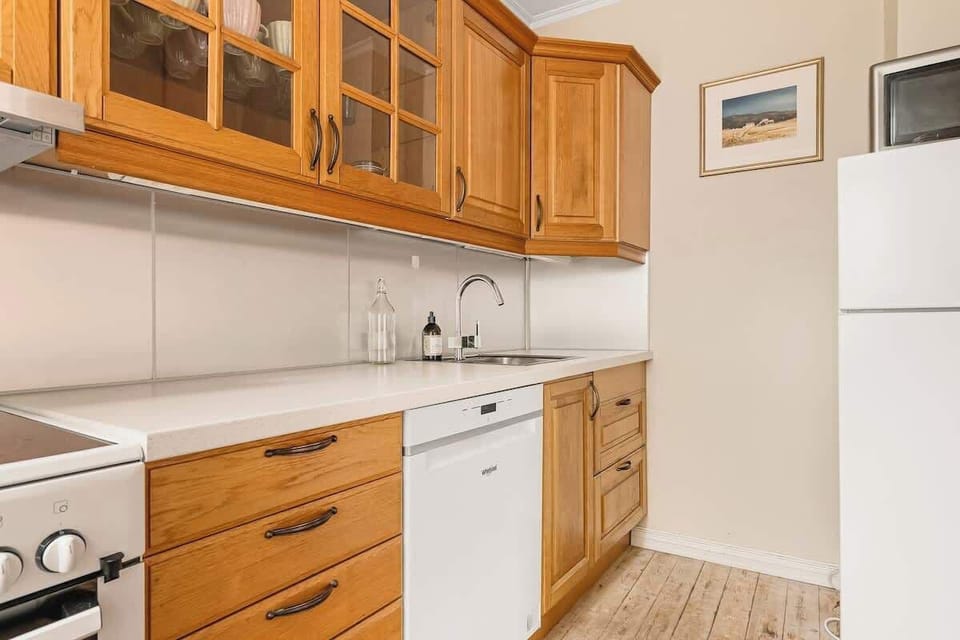 You'll have everything you need to cook your desired meals at home. For variety, amazing restaurants are just meters from the house.