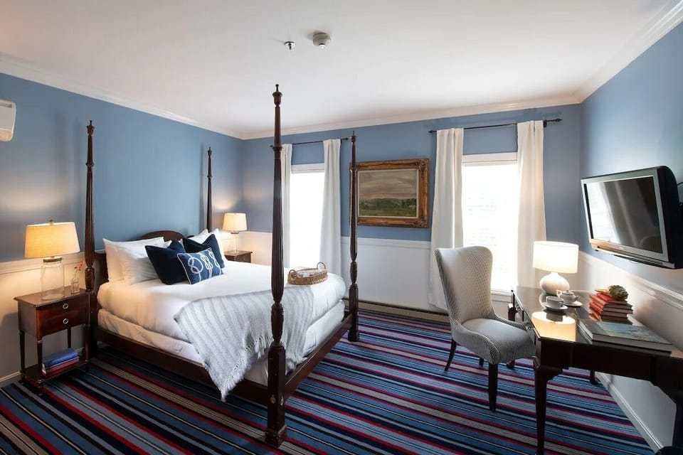 Queen size bed