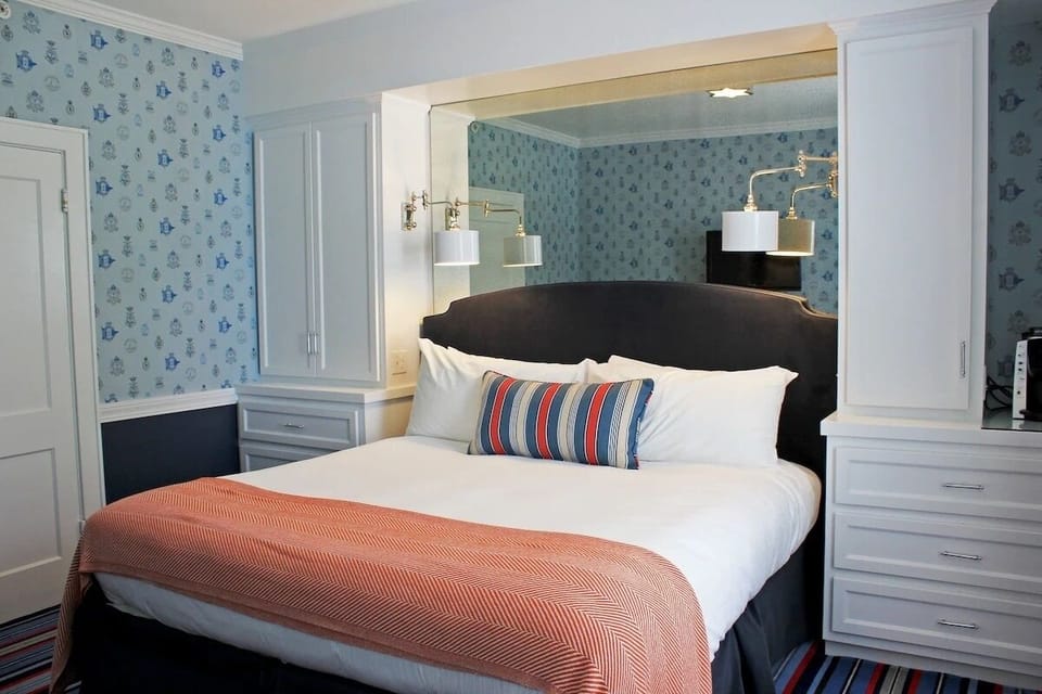 King size bed