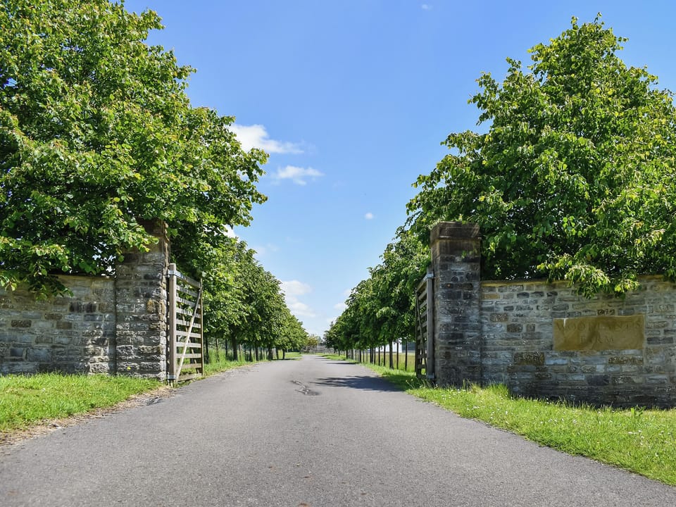 Driveway | Badger Cottage - Woodlands Farm, Somerton
