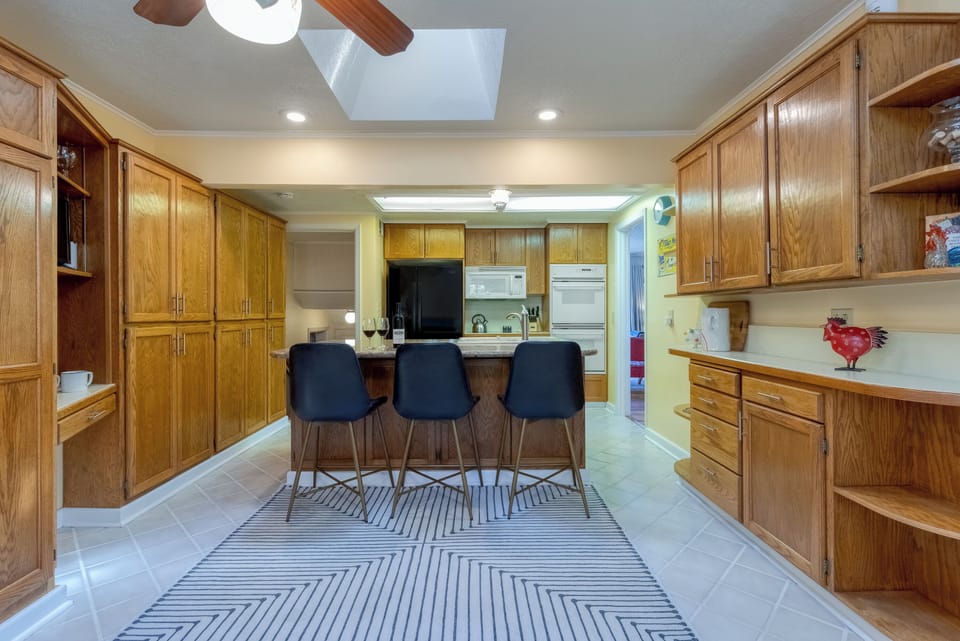 Kitchen + eat-in island/bar top for 3. 