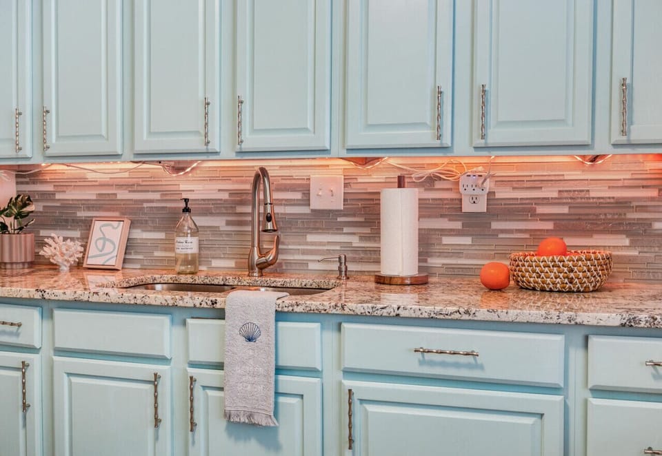 Stylish and well stocked kitchen!