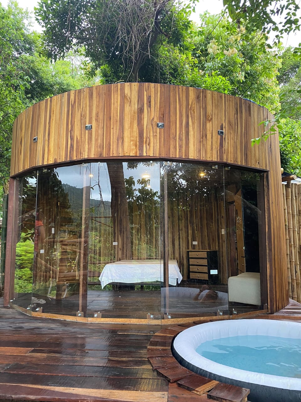 Outdoor spa tub