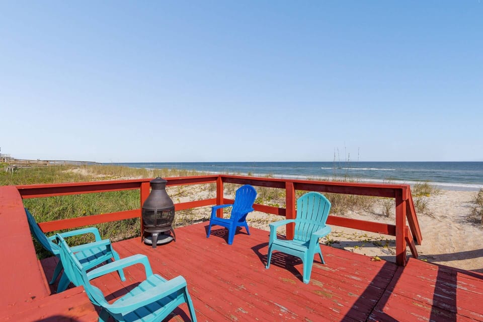 Relaxing with ocean waves and a firepit!  (firewood not included)