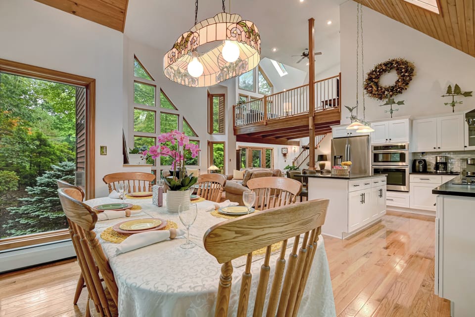 Living room dining.