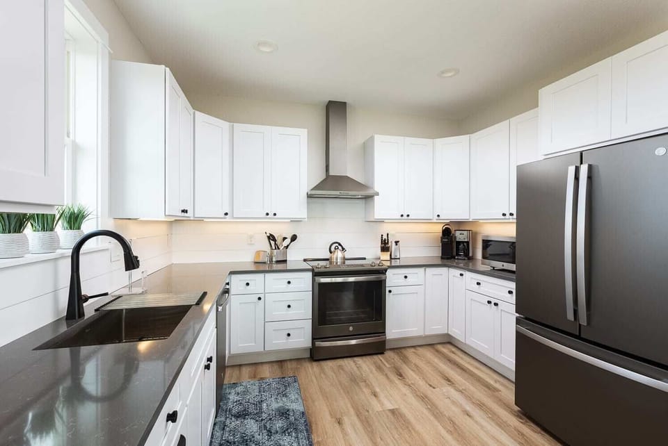 Fully Stocked Kitchen